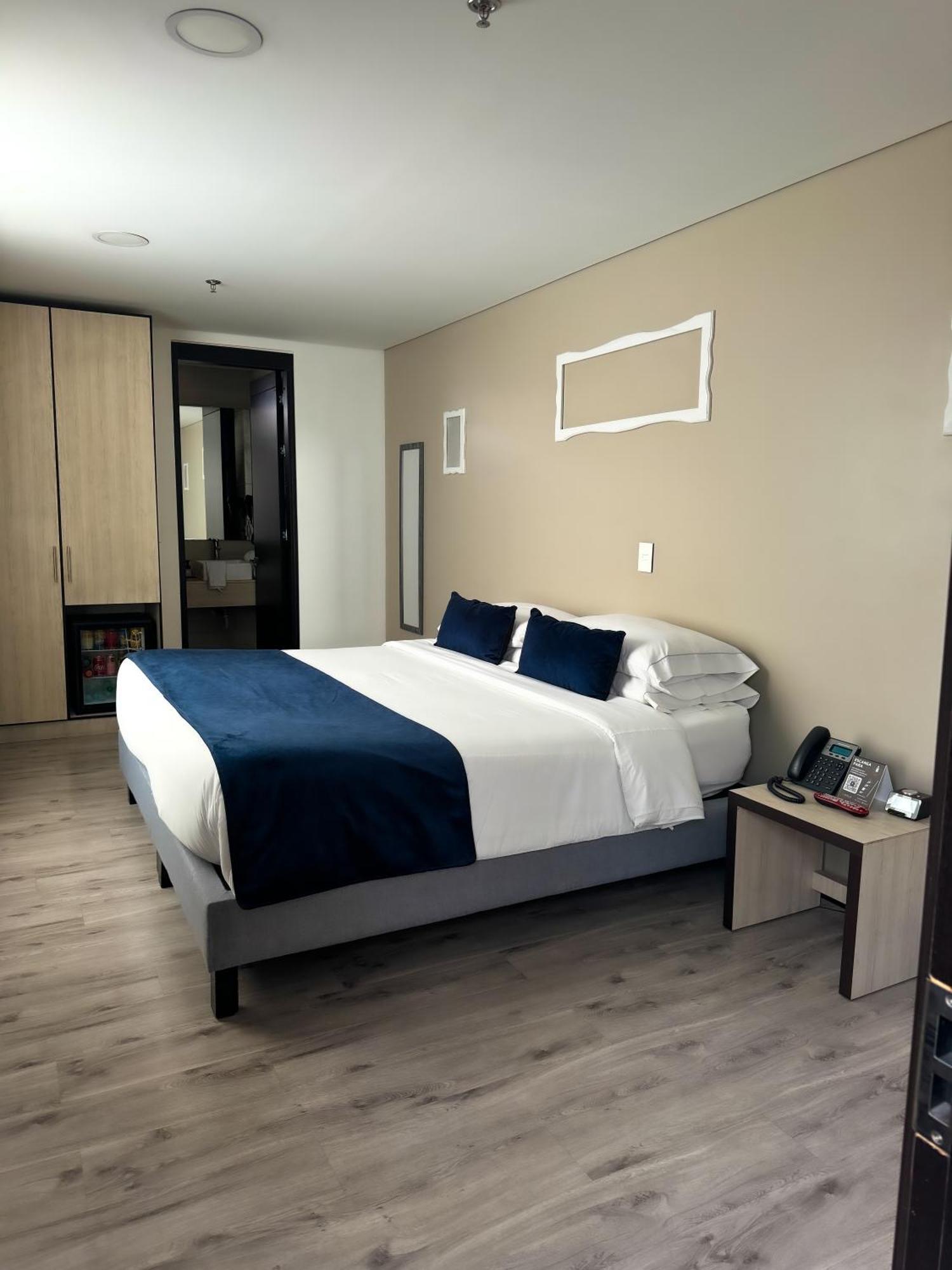 Hotel Wlh Silver Corferias Bogota Exterior photo